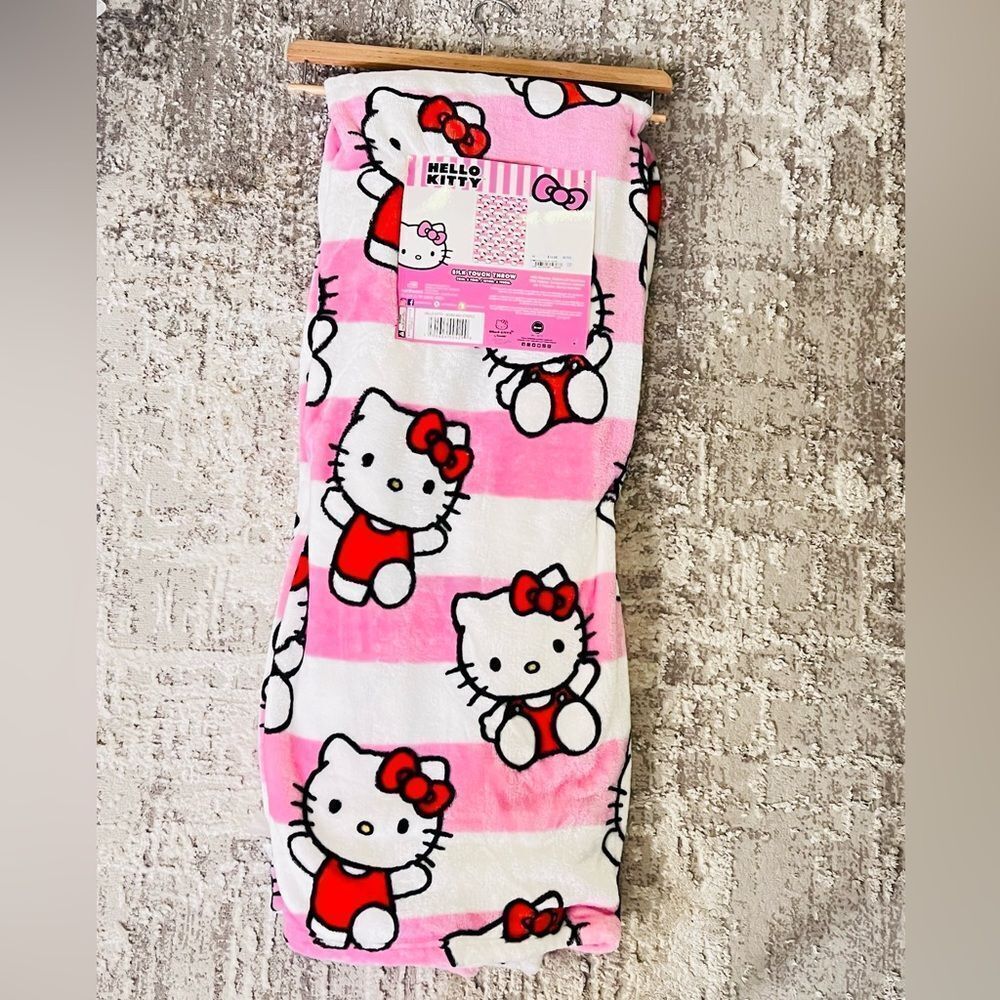 Hello Kitty Throw